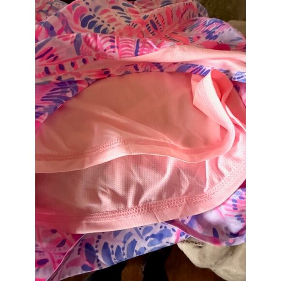 Lilly Pulitzer Luxletic 4” Runaround Shorts Size Large - Picture 6 of 9
